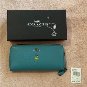 Coach snoopy wallet
